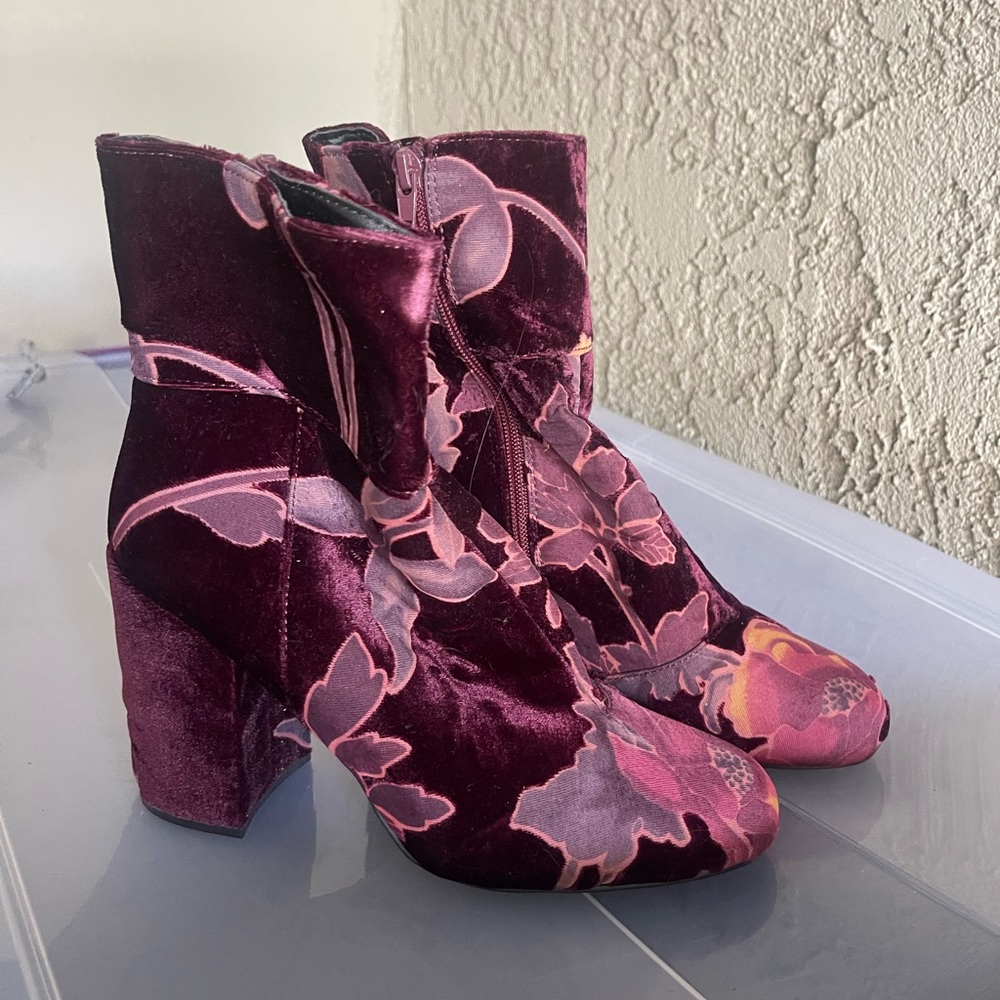 Steve Madden Goldie booties